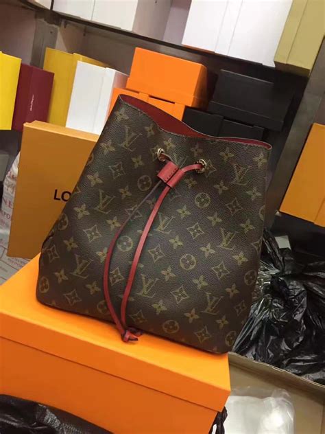 m44021 louis vuitton|Louis Vuitton monogram bag.